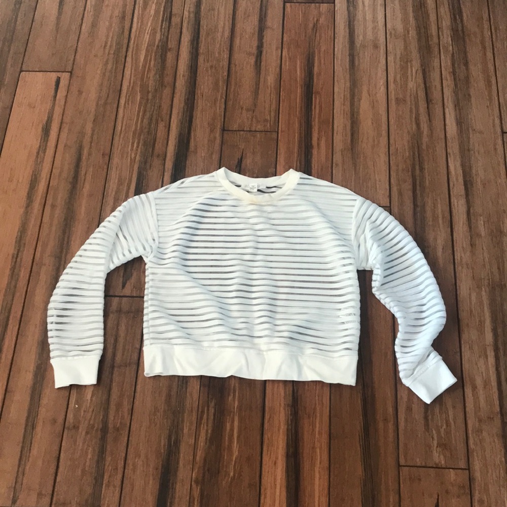 Cute blouse never worn